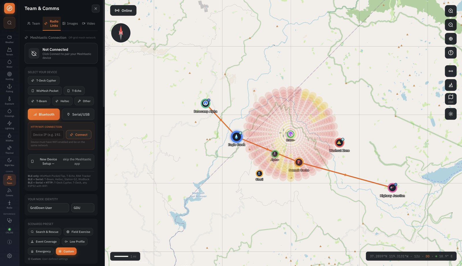 GridDown Maps Team and Comms panel on the Radio Links tab, showing mesh device selection across several supported radios, Bluetooth, serial and network connection options, a node identity field, and scenario presets including search and rescue, field exercise and emergency.